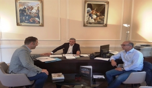 Συνάντηση εργασίας του Περιφερειάρχη Νοτίου Αιγαίου και του Αντιπεριφεριάρχη Κυκλάδων με τον Πρόεδρο του Δημοτικού Συμβουλίου Τήνου