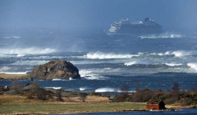 Εκκενώνεται ακυβέρνητο κρουαζιερόπλοιο στη Νορβηγία