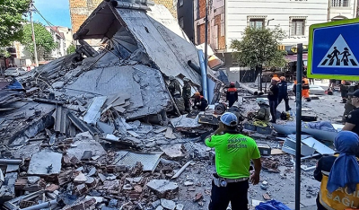 Δείτε βίντεο: Η στιγμή της κατάρρευσης του τριώροφου κτιρίου στην Κωνσταντινούπολη - Ένας νεκρός και επτά τραυματίες