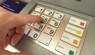 Όλες οι μειώσεις στις τραπεζικές προμήθειες - Τι αλλάζει στις συναλλαγές στα ATM από Δευτέρα 11/08