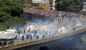 Βία και αίμα στη «μητέρα των διαδηλώσεων» στη Βενεζουέλα