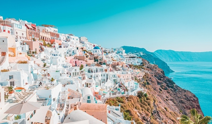 Στις Κυκλάδες τα πιο αποδοτικά ‘’Airbnb’’ στην Ελλάδα – Ανοδική και φέτος η τάση στην αγορά