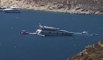 Μύκονος: Υπερπολυτελές σκάφος προσάραξε και κινδυνεύει να βυθιστεί