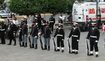 Πειραιάς: Στην Αγία Τριάδα η Πρόεδρος της Δημοκρατίας για τον Επιτάφιο – Η Περιφορά (Βίντεο)