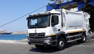 Πάρος: Τρία νέα οχήματα που παρέλαβε ο Δήμος θα ριχτούν στη «μάχη» για την καθαριότητα του νησιού