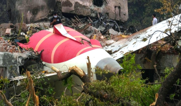 To τραγικό λάθος στο πιλοτήριο: Η θεωρία για τη συντριβή της Air India που στοίχισε 265 ζωές