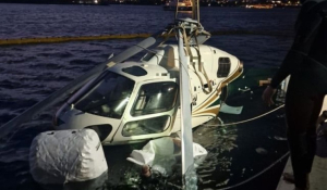 Πτώση ελικοπτέρου στη θάλασσα στη μαρίνα Βουλιαγμένης - Πρώην δ/ντής Λιμεν. Αστυν.: «Δεν γνωρίζουμε αν είναι νόμιμο το σημείο στο οποίο απογειώνεται» (βίντεο)