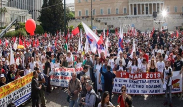 Γαρύφαλλα, «άρματα» και συνθήματα στις πορείες για την Πρωτομαγιά