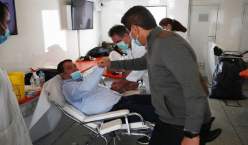 Αθρόα η συμμετοχή στη διήμερη αιμοδοσία στο ΣΕΦ, η οποία θα ολοκληρωθεί αύριο Κυριακή