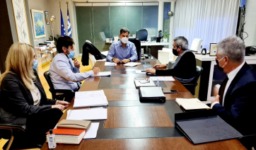 Οι προκλήσεις της περιόδου 2021, στη συνάντηση εργασίας του Περιφερειάρχη με τον Υπουργό Τουρισμού, Χάρη Θεοχάρη