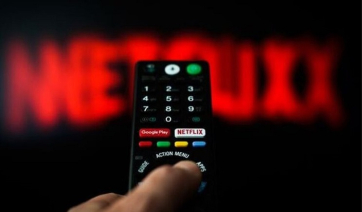Netflix: Ξεκίνησε να στέλνει τη «λυπητερή» - Αυτή είναι η έξτρα χρέωση αν μοιράζεστε κωδικούς