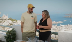 Σύρος: Δείτε το 3ο επεισόδιο του Akis&#039; Food Tour στην Αρχόντισσα των Κυκλάδων