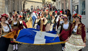 Η Κατερίνα Μονογυιού εκπροσώπησε τη Βουλή των Ελλήνων στις εορταστικές εκδηλώσεις για την 25η Μαρτίου στη Σύρο