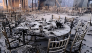 Η επόμενη μέρα από τη φωτιά στη Βαρυμπόμπη: Σπίτια, επιχειρήσεις και δάσος έγιναν στάχτη