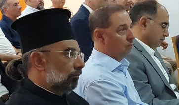 Πάρος: H εκτός καθιερωμένων ομιλία του Ιερέα πατρός Στυλιανού που προκάλεσε αίσθηση κατά την επίσκεψη Βρούτση (Bίντεο)