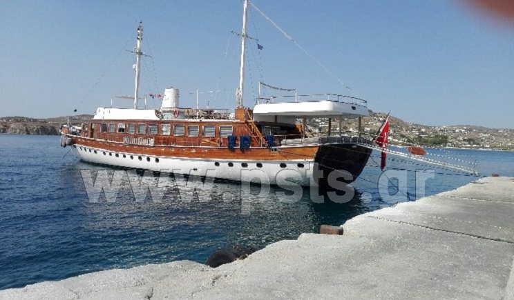 Ένα «ταξίδι» πίσω στο χρόνο με γοητευτικά τουριστικά ιστιοφόρα στο λιμάνι της Παροικίας!