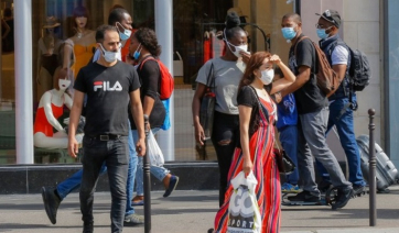 Σύγχυση στις ΗΠΑ και έντονες διαφωνίες μετά την οδηγία «οι εμβολιασμένοι μπορούν να μην φορούν μάσκες»