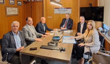 Συνάντηση Δημάρχου Πάρου και Προέδρου ΔΕΥΑΠ με τον Υφυπουργό Υποδομών και Μεταφορών κ. Νίκο Ταχιάο για το νέο αεροδρόμιο Πάρου