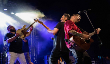 Mάγεψαν οι ΟΝΙRAMA στο μεγαλύτερο beach party του φετινού καλοκαιριού!