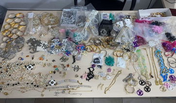 Συνελήφθησαν δύο ημεδαποί για εμπόριο προϊόντων «μαϊμού» στη Μύκονο