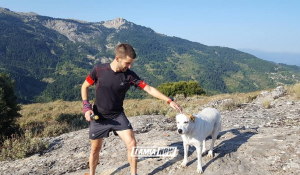 Πούμπα: H μαραθωνοδρόμος της Οίτης / H συγκινητική αφοσίωση μιας σκυλίτσας στους αθλητές