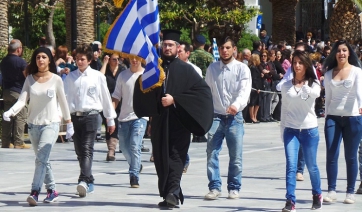 Παρέλαση: Συγκίνηση και Υπερηφάνεια – Κέρδισαν το πιο θερμό Χειροκρότημα στην Σύρο!