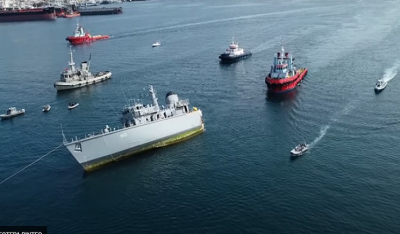 Σύγκρουση πολεμικού πλοίου στον Πειραιά: Εικόνες από drone με τις ζημιές στο «Καλλιστώ»