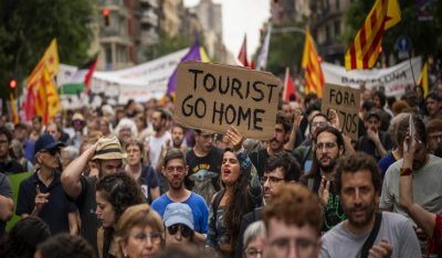 «Tourist Go Home!»: Η Βαρκελώνη διαδηλώνει κατά του υπερτουρισμού -«Φτάνει! Ας βάλουμε όρια»