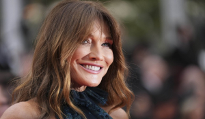 Η Carla Bruni αποκαλύπτει το κόλπο για να αποφεύγει τις λιγούρες και να ελέγχει την επιθυμία για ζάχαρη