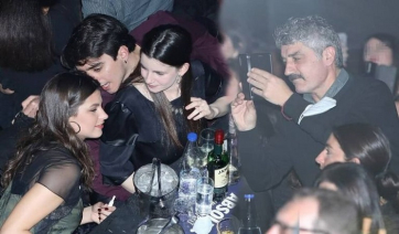 Ο Σασμός… ξεσάλωσε: Διασκέδαση μέχρι το πρωί στο μαγαζί που τραγουδά ο….
