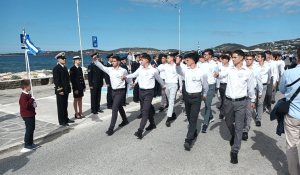 Πάρος – 28η Οκτωβρίου: Μαθητική παρέλαση με καμάρι και υπερηφάνεια – Τα νιάτα τίμησαν την εθνική μνήμη