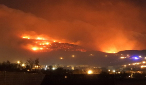 Φωτιά στην Τήνο: «Είναι η μεγαλύτερη που θυμάμαι στο νησί»