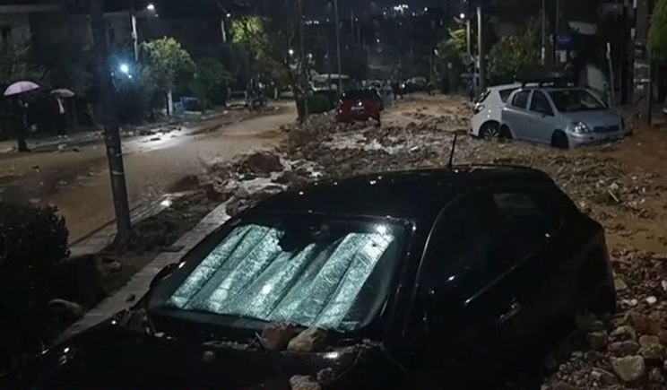 Γλυφάδα: Σε απόγνωση οι κάτοικοι μετά το πέρας της κακοκαιρίας (βίντεο)