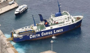 Αποκολλήθηκε το φορτηγό πλοίο «Νέαρχος» -Επειτα από 16 ημέρες