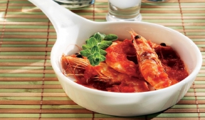 Κρατείστε τη γεύση του καλοκαιρού μαγειρεύοντας γαρίδες με μάραθο και ούζο!