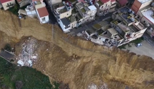 Τεράστια κατολίσθηση στη Σικελία - Πάνω από χίλιοι κάτοικοι εγκατέλειψαν τα σπίτια τους (βίντεο)