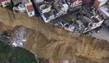 Τεράστια κατολίσθηση στη Σικελία - Πάνω από χίλιοι κάτοικοι εγκατέλειψαν τα σπίτια τους (βίντεο)