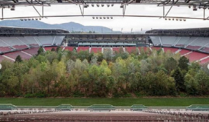 Ποδοσφαιρικό γήπεδο έγινε δάσος - Εντυπωσιακή εγκατάσταση