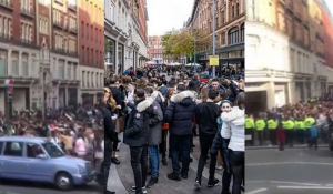 Αδιανόητες εικόνες στο Λονδίνο: Τεράστιες ουρές, απίστευτος συνωστισμός έξω από το Harrods