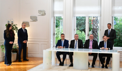 Υπογράφηκαν τέσσερις συμβάσεις παραχώρησης μεταξύ Ελληνικού Δημοσίου και κοινοπραξίας Chevron-HELLENIQ ENERGY για αξιοποίηση υδρογονανθράκων