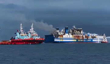 Φωτιά στο πλοίο Euroferry Olympia: Τι απαντά η ιδιοκτήτρια εταιρεία στους οδηγούς φορτηγών