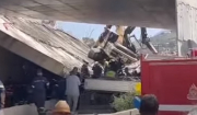 Πάτρα: Έπεσε τμήμα γέφυρας στην Περιμετρική – Πληροφορίες για εγκλωβισμένους - Δείτε βίντεο
