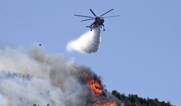 Πυρκαγιά στην Κύθνο – Επιχειρούν επίγειες και εναέριες δυνάμεις