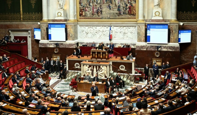 Σε πολιτική δίνη η Γαλλία: Κατέρρευσε η κυβέρνηση - Διορίζει άμεσα νέο πρωθυπουργό ο Μακρόν (βίντεο)