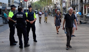 Ακόμα δεν έχουν βρει τον οδηγό του βαν που σκότωσε 13 και τραυμάτισε 126