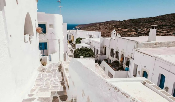 Σίφνος: «Από χώμα και νερό» - Το ντοκιμαντέρ για την αγγειοπλαστική που ταξιδεύει στον χρόνο (βίντεο)