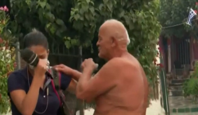 Φωτιά στην Εύβοια: Συγκλονιστική στιγμή – Ρεπόρτερ ξεσπά σε κλάματα με ηλικιωμένο που κινδυνεύει