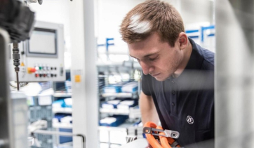 Γερμανική εταιρεία θέλει να απολύσει 14.000 υπαλλήλους -Διαδηλώνουν στους δρόμους οι εργαζόμενοι