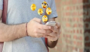 Ο λόγος για να σταματήσετε αμέσως να χρησιμοποιείτε emojis