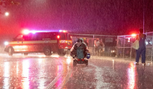 Ο τυφώνας Χένρι χτύπησε τη Νέα Υόρκη -Πλημμύρισαν οι δρόμοι, φόβοι για προβλήματα στην ηλεκτροδότηση